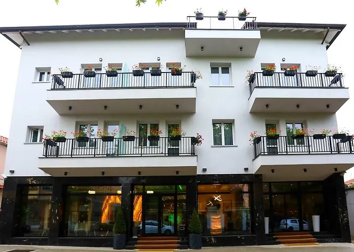 Hotel Emerald Boutique 4*