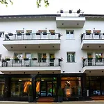 Hotel Emerald Boutique 4*
